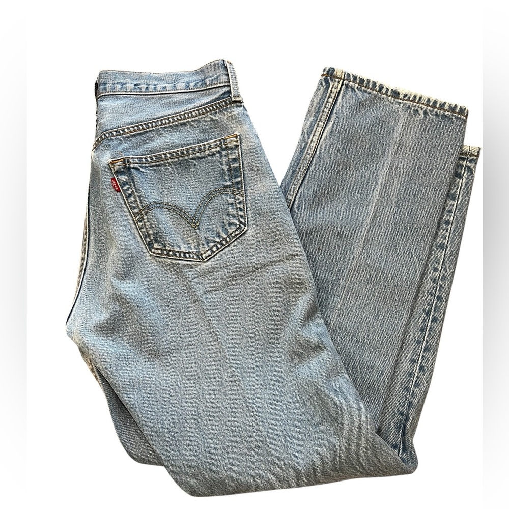 2008 Levi’s button fly faded classic denim blue jeans-33 by 34 inches